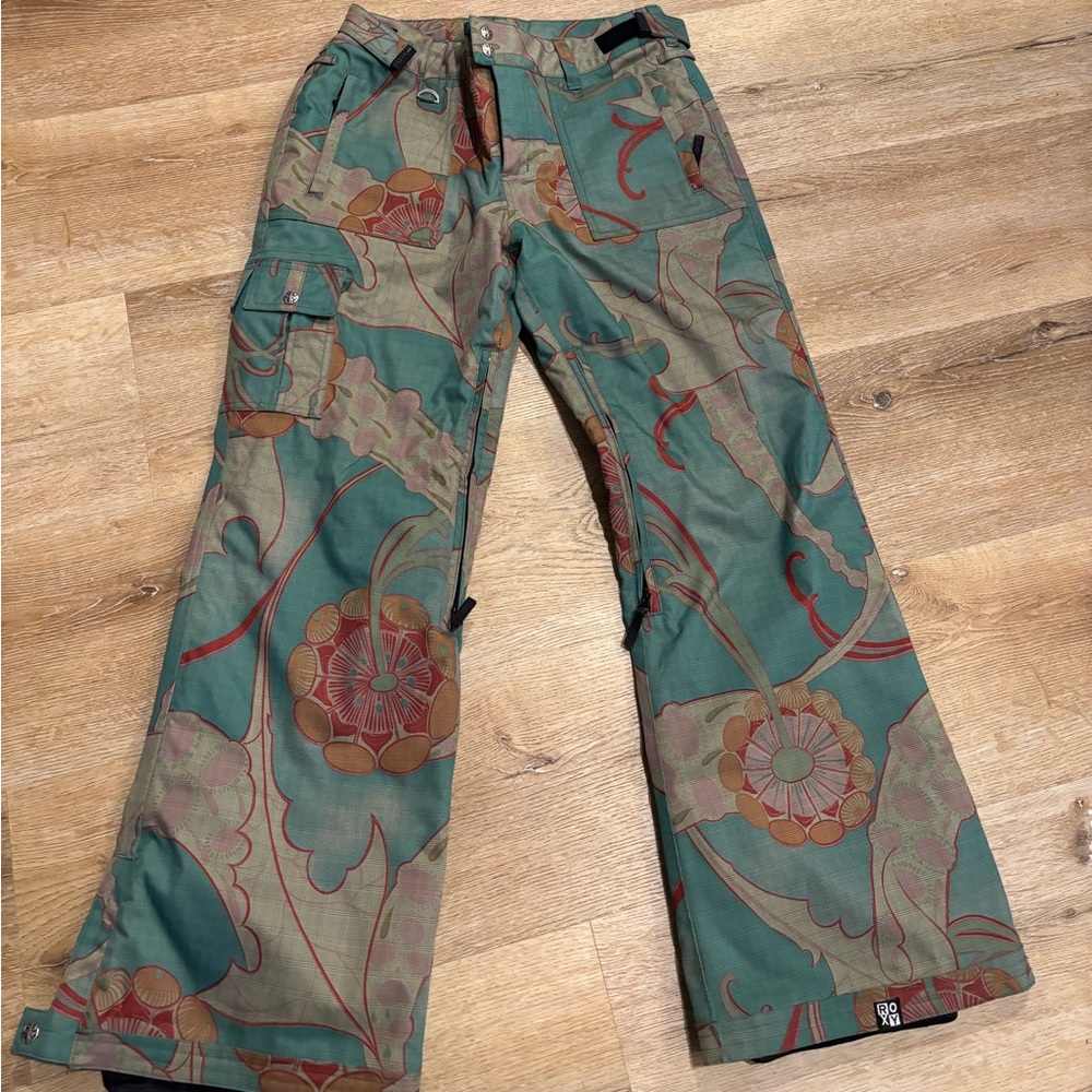 Roxy women’s snow pants.